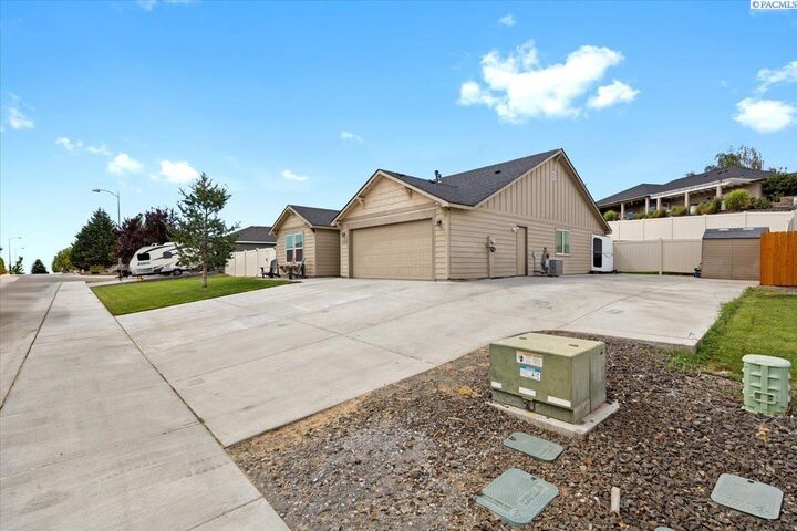 Property Photo:  6009 Pimlico Dr  WA 99301-6035 