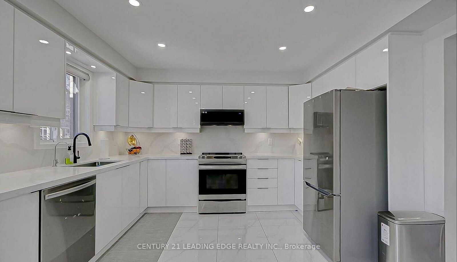 Property Photo:  220 Olde Bayview Avenue  ON L4E 3C7 