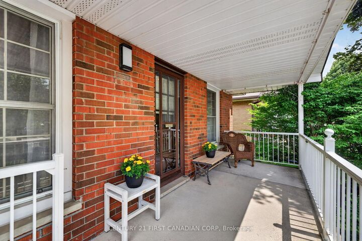 Property Photo:  11 Cornell Crescent  ON N5V 1N2 
