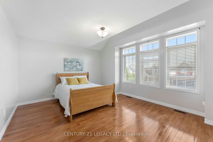 Property Photo: 1296 Tall Pine Avenue ON L1K 0G3
