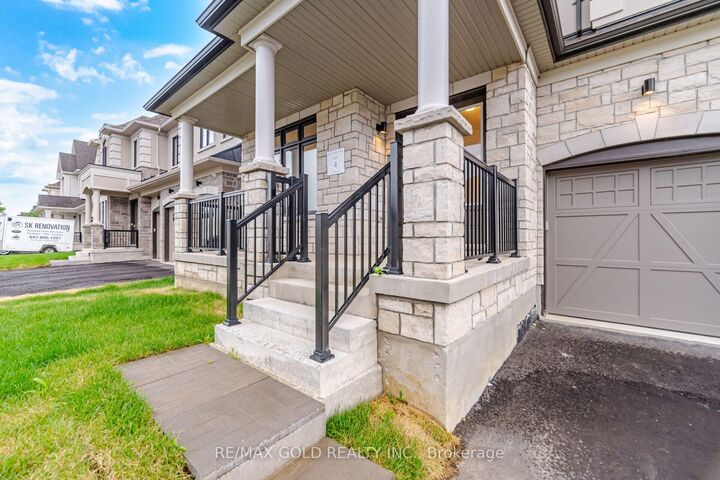Property Photo: 17 Mosswood Trail ON L6P 4E7