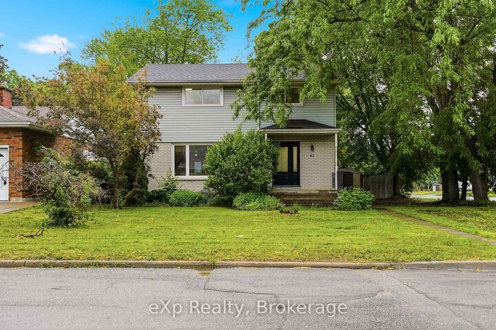 Property Photo:  42 Rosewood Avenue  ON K8N 4E9 
