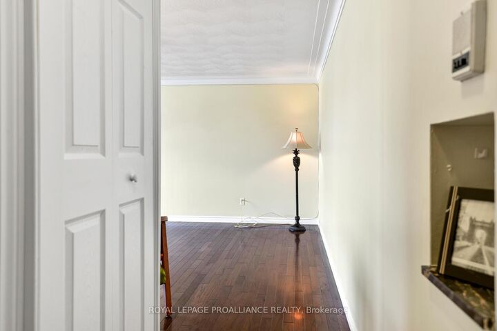 Property Photo: 167 Pearl Street E 8 ON K6V 1R5