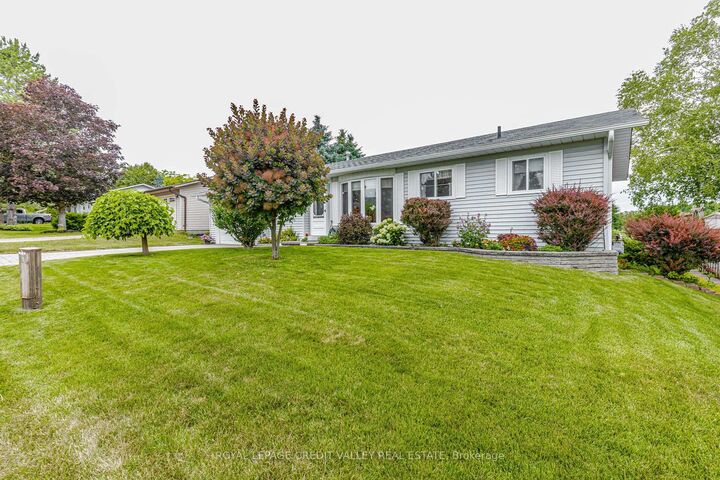Property Photo: 118 Tecumseth Pines Drive ON L0G 1W0