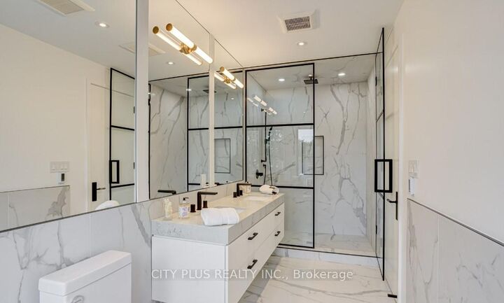 Property Photo:  119 Glengrove Avenue W  ON M4R 1P1 