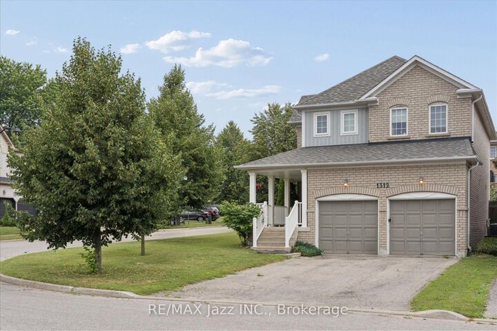 Property Photo:  1312 Langley Circle  ON L1K 0E3 