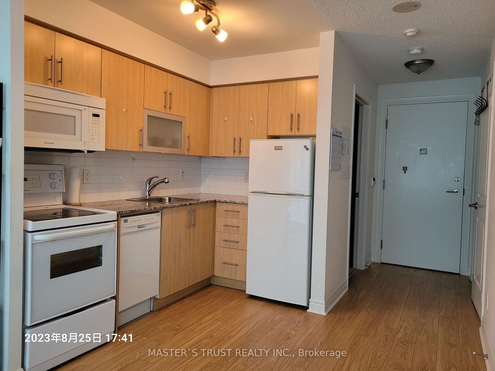 Property Photo:  50 Town Centre Court 1105  ON M1P 0A9 