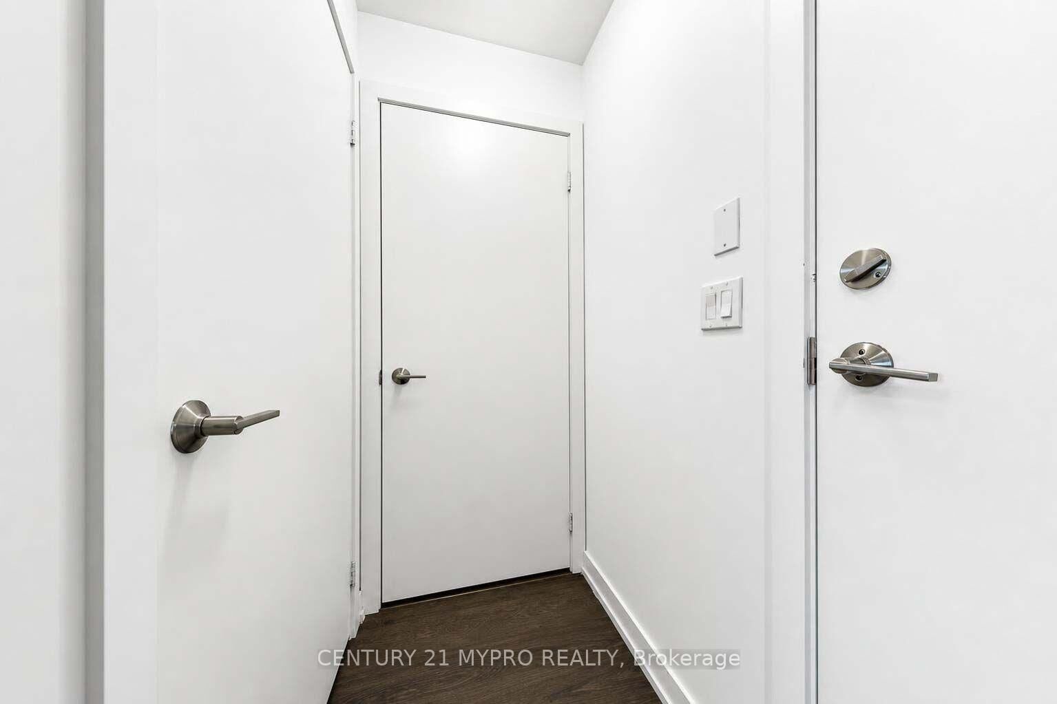 Property Photo: 555 William Graham Drive 320 ON L4G 3H9