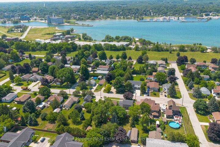 Property Photo: 1877 6th Avenue E ON N4K 2W1
