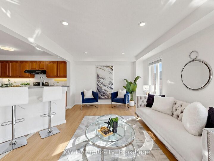 Property Photo: 3385 Southwick Street ON L5M 7M1