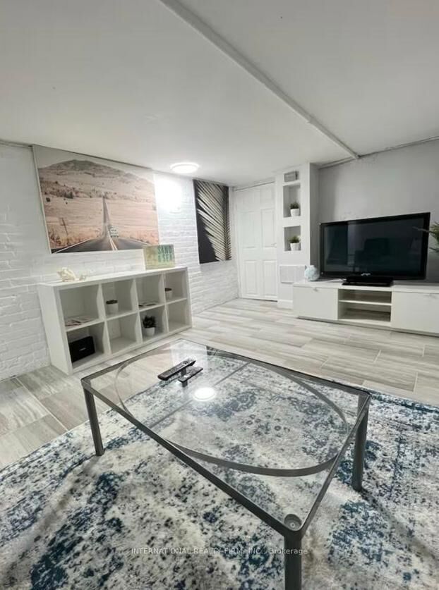 Photo de la propriété: 132 Grace Street Lower ON M6J 2S2