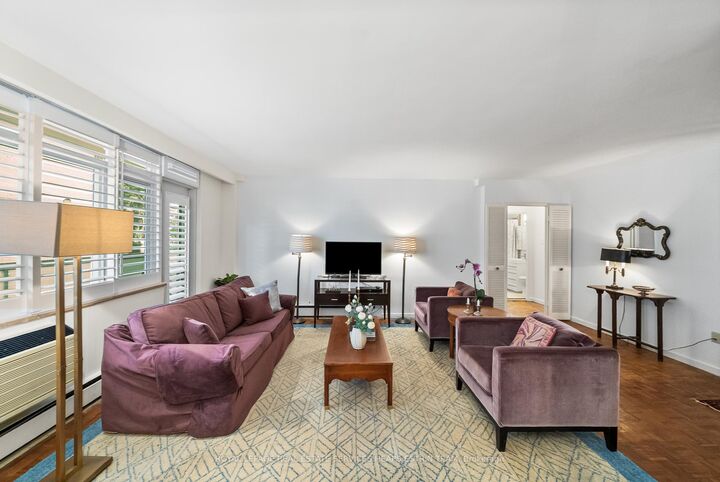 Property Photo:  581 Avenue Road 204  ON M4V 2K4 
