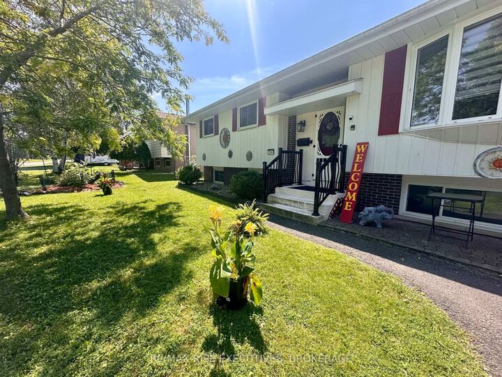 Property Photo:  214 Amherst Drive  ON K7N 1T4 