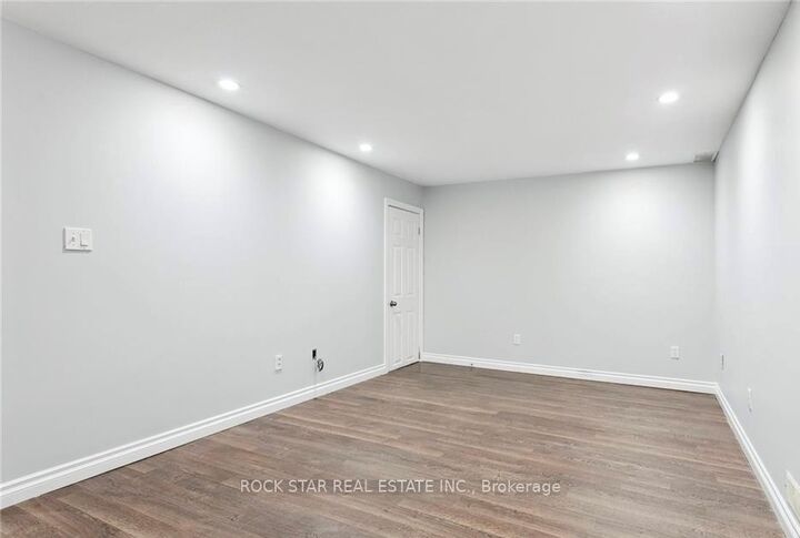Property Photo:  159 Henhoeffer Crescent  ON N2E 4H2 