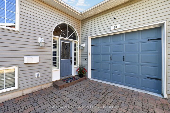 Property Photo: 38 Evelyn Avenue ON L4P 3C8