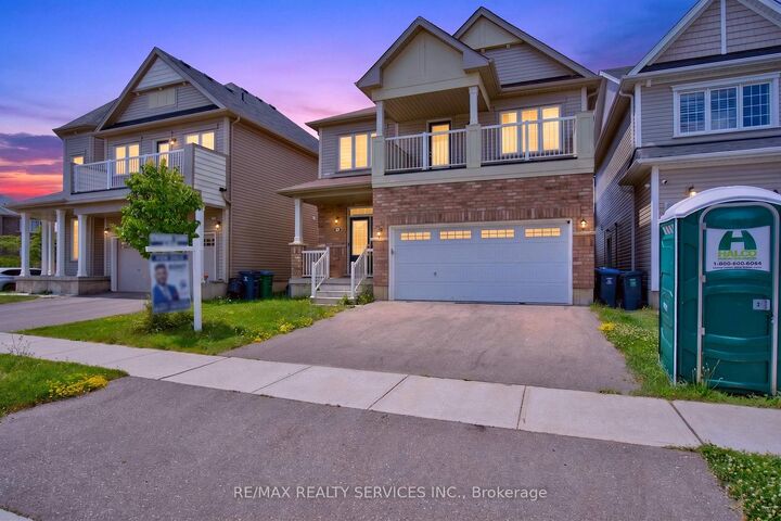 8 Munro Circle — photo 1