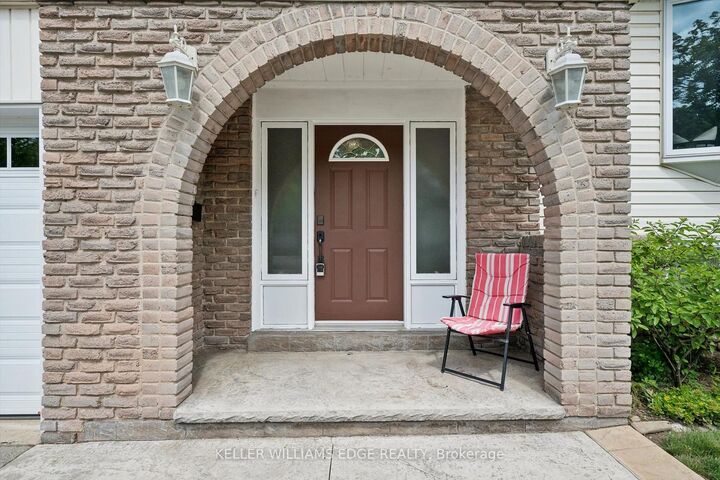 Property Photo: 495 Tipperton Crescent ON L6L 5E1