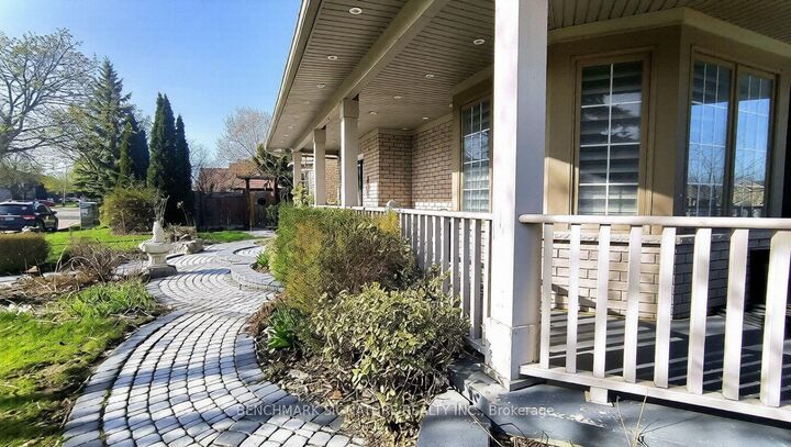 Property Photo: 75 Boxwood Crescent ON L3S 3V3