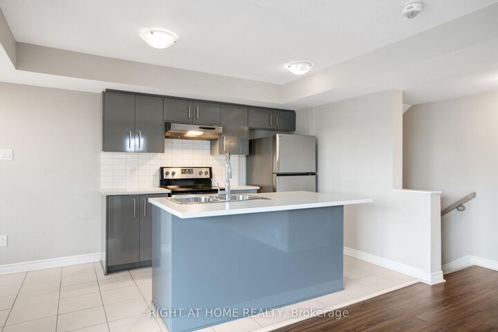 Property Photo:  308 Des Tilleuls Private A  ON K4A 1B7 