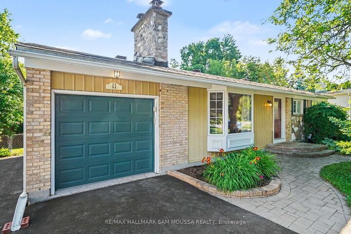 Property Photo:  11 Springdale Crescent  ON K2H 5T7 