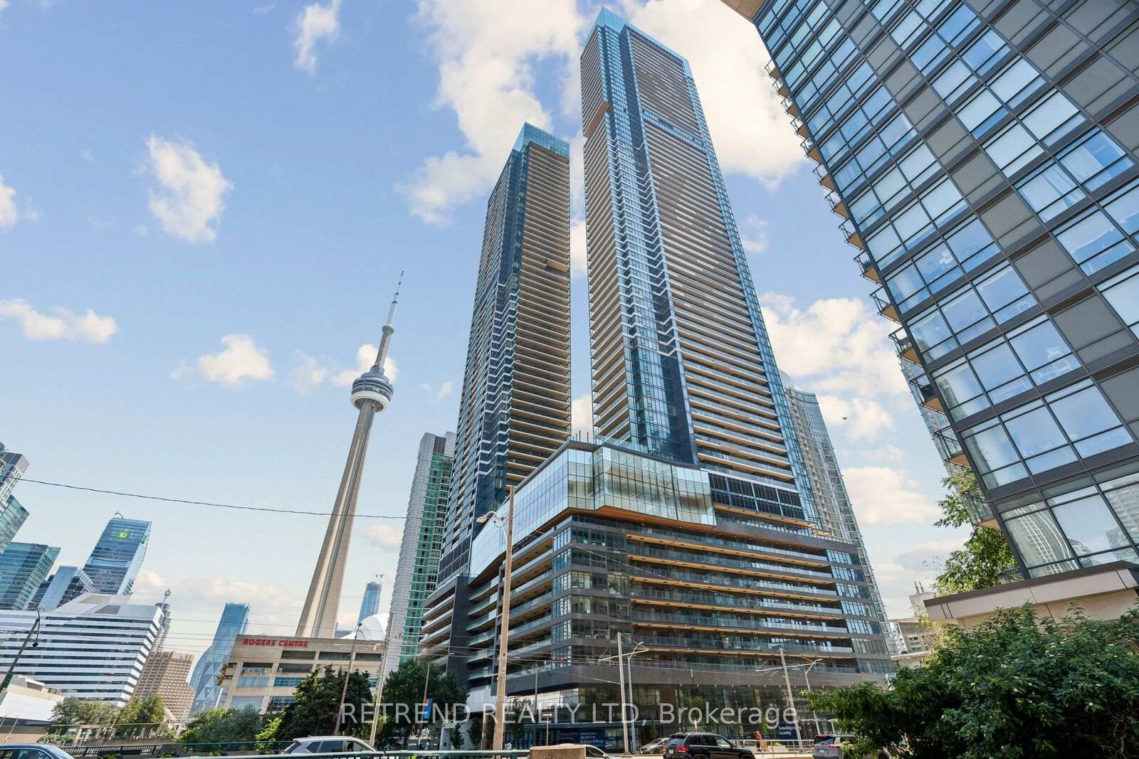 Property Photo:  3 Concord Cityplace Way 3207  ON M5V 0X4 