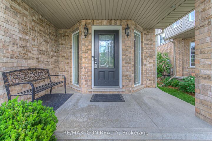 Property Photo:  139 Pebblecreek Drive  ON N2A 4M4 