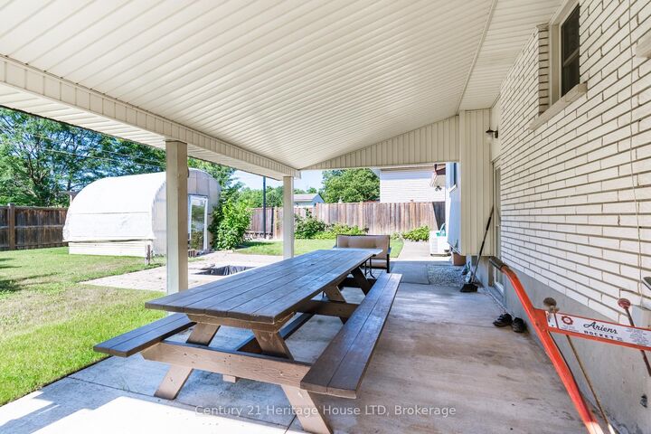 Property Photo:  64 Croydon Drive  ON L2M 1J7 
