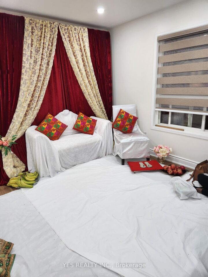 Property Photo: 52 Hollingsworth Circle ON L7A 0J7
