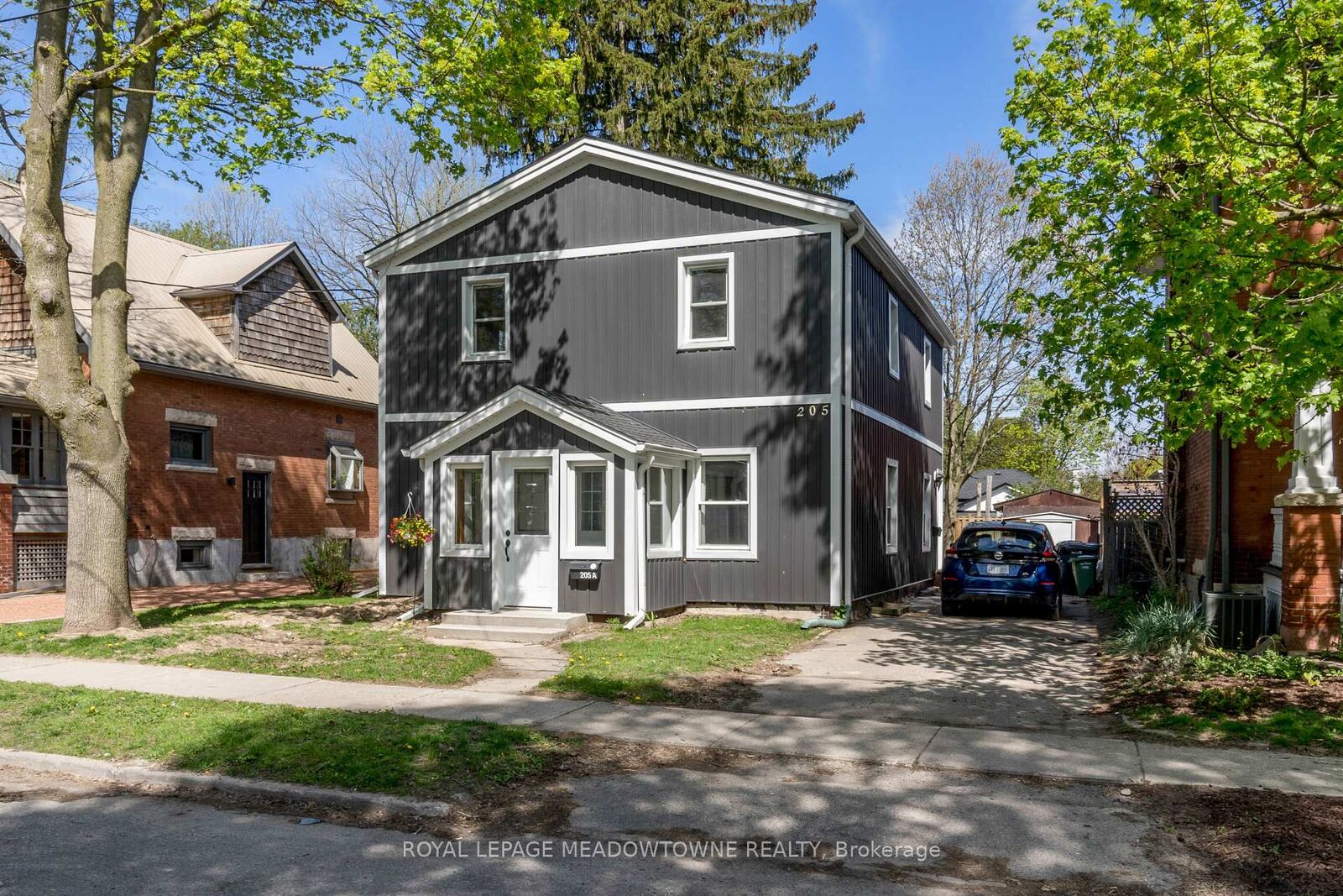 Property Photo:  205 Liverpool Street A  ON N1H 2L6 