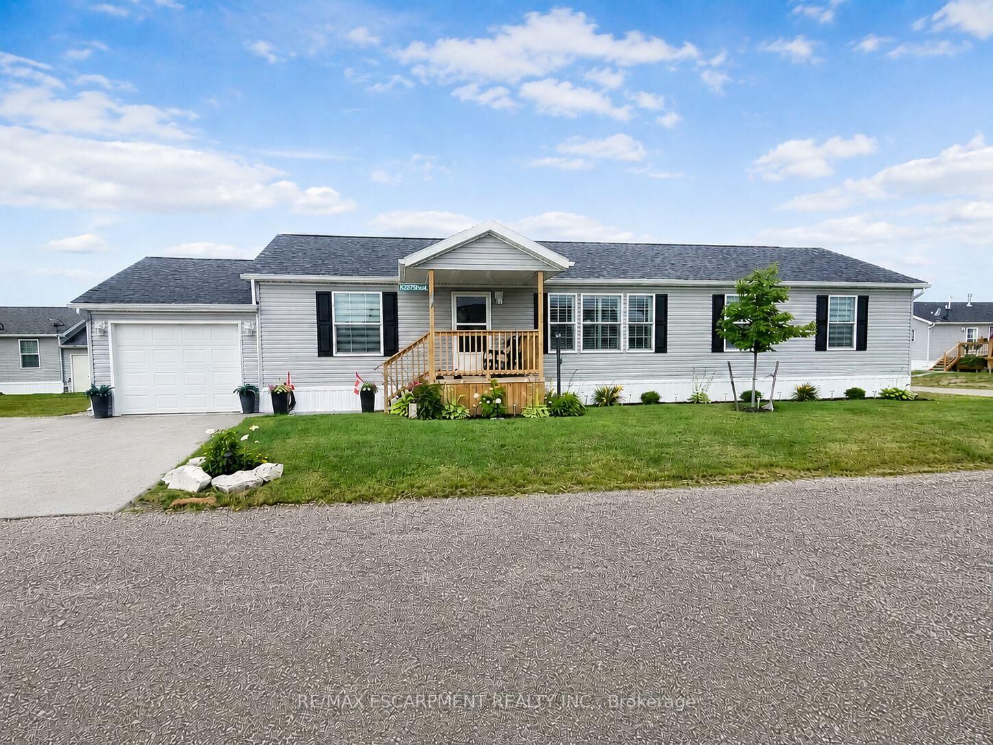 Property Photo: 13 Hickory Hollow ON N0A 1L0