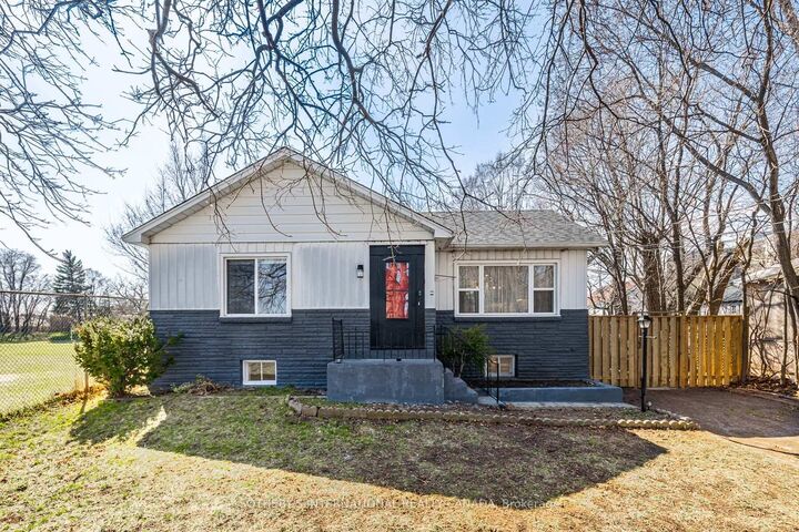 Property Photo: 4075A Lawrence Avenue E ON M1E 2R6