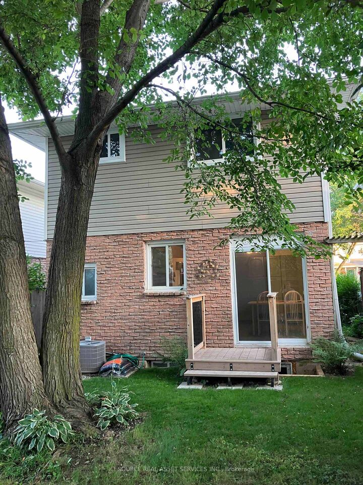 Property Photo: 13 1/2 Northglen Avenue ON L2M 1B3