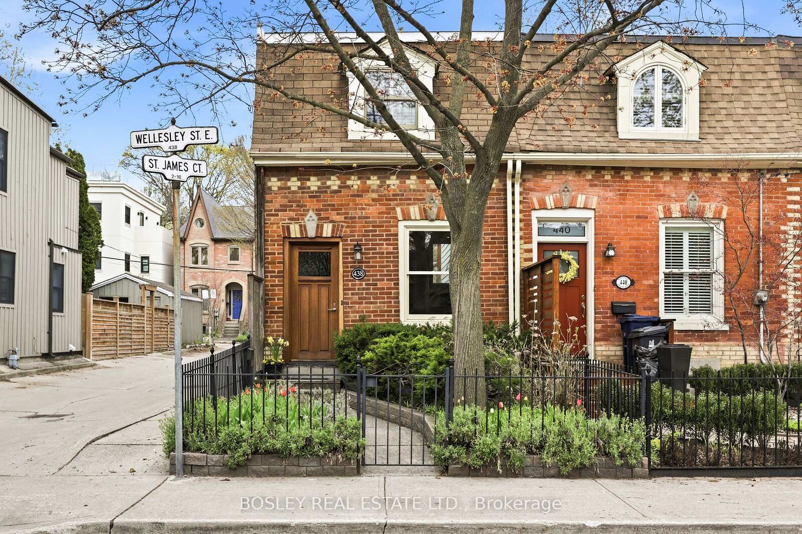 Property Photo:  438 Wellesley Street E  ON M4X 1H7 