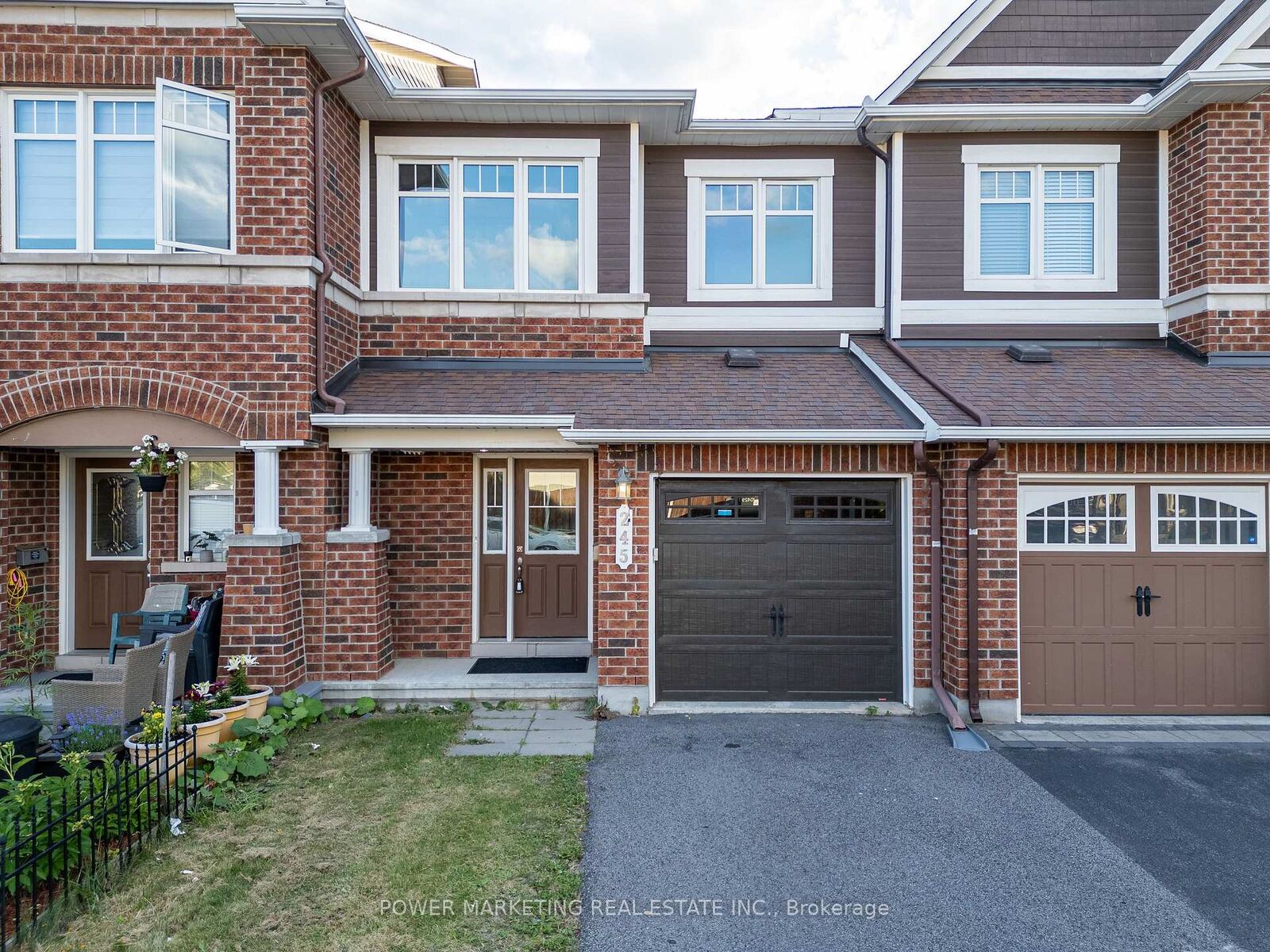 Property Photo: 245 Silvermoon Crescent ON K4A 0P8