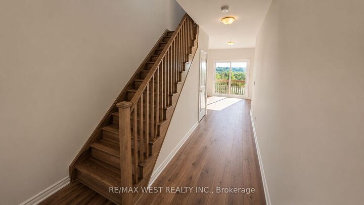 Property Photo:  15 Inverary Crescent  ON L4H 5G8 