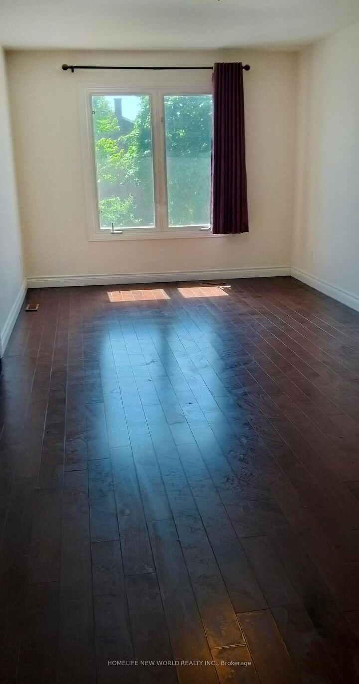 Property Photo: 1005 Lucerne Crescent ON L5C 3X6