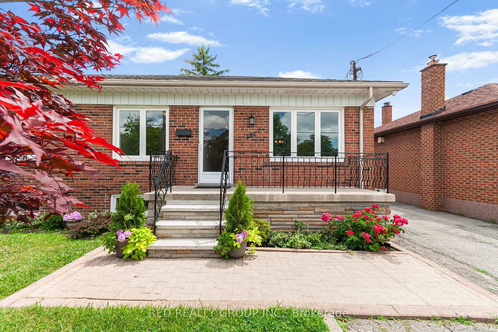 Property Photo: 281 Falstaff Avenue ON M6L 2G4