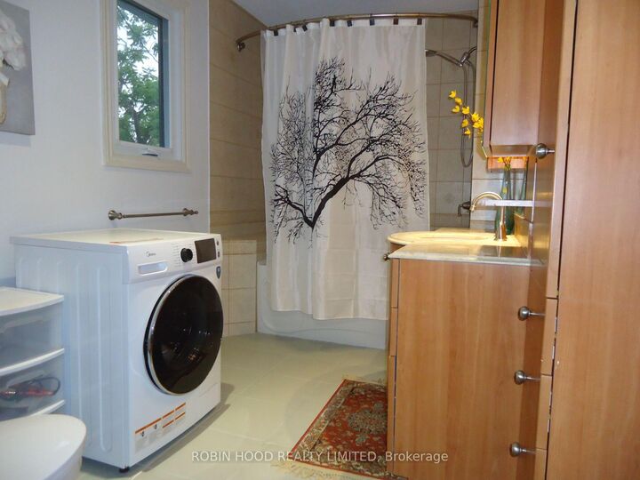 Property Photo:  35 Tauvette Street Na  ON K1B 3A1 