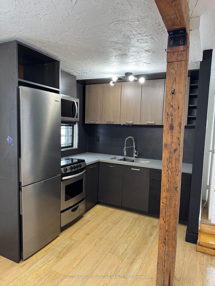 Property Photo: 233 Ellerslie Avenue Lower 2 ON M2N 1Y3