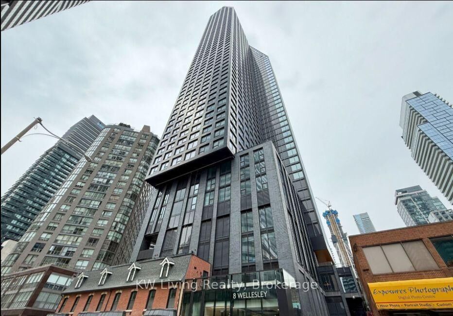 Property Photo:  8 Wellesley Street W 5001  ON M4Y 0J5 