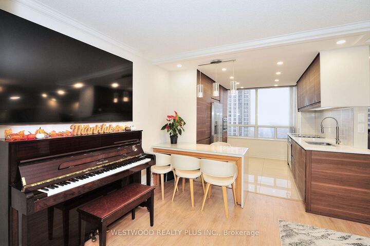 Property Photo: 5418 Yonge Street 2502 ON M2N 6X4