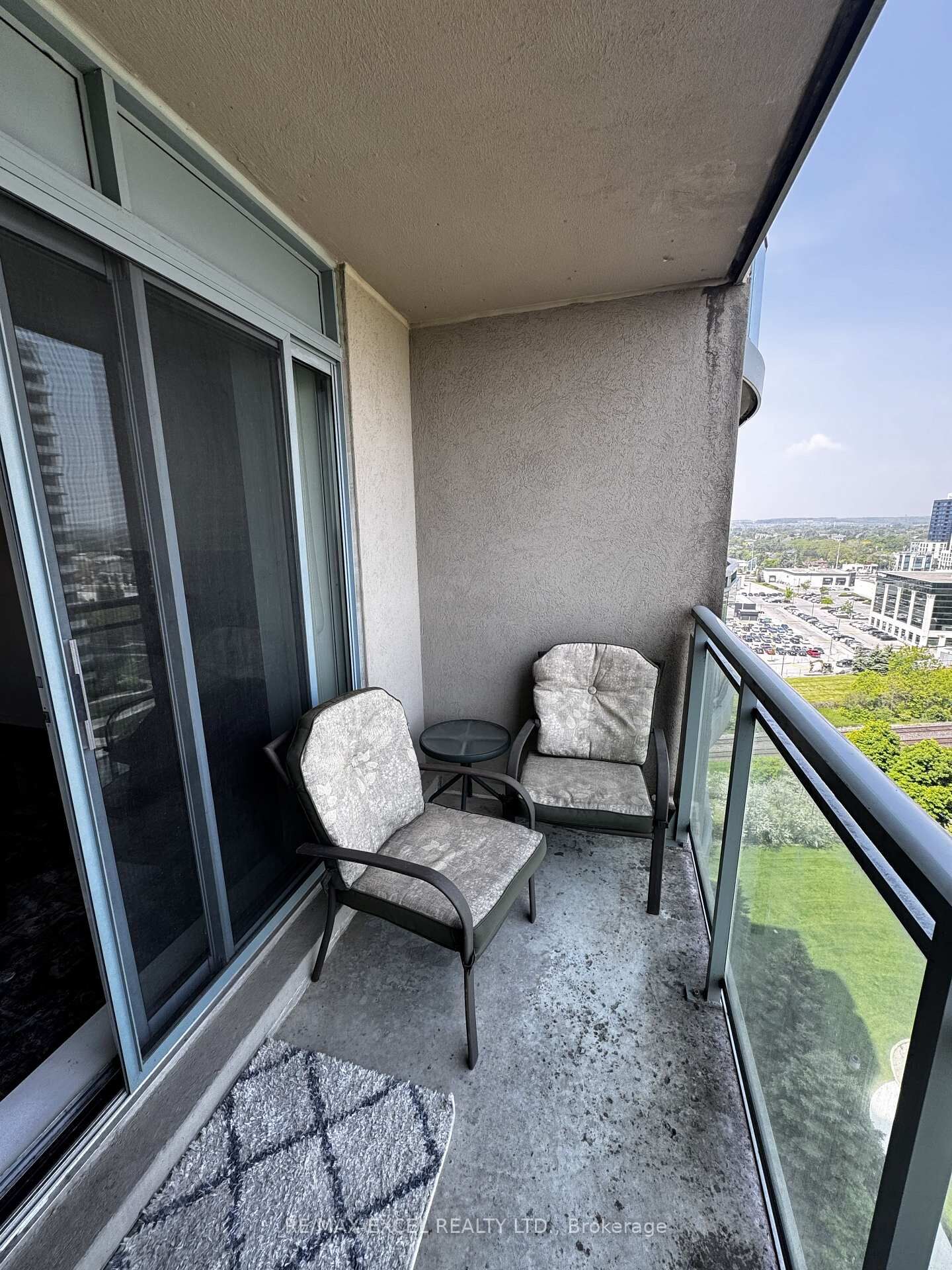 Property Photo: 39 Oneida Crescent Lph10 ON L4B 4T9