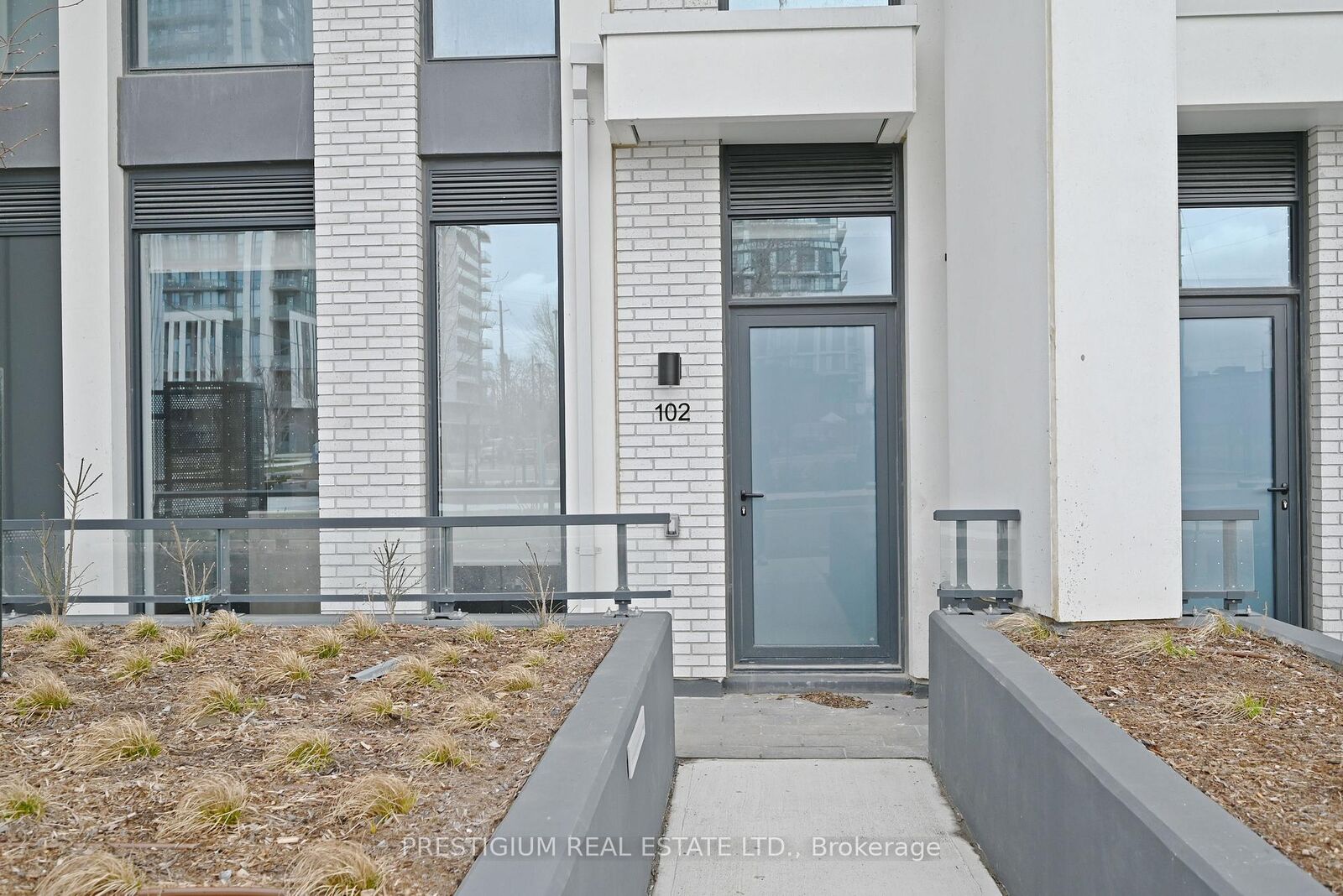 Property Photo: 36 Zorra Street 102 ON M8Z 0G5