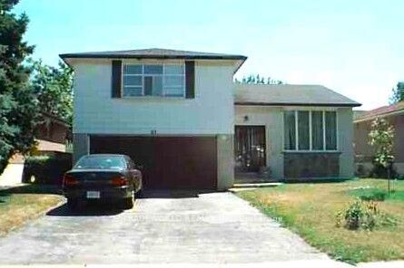 Property Photo: 83 Invergordon Avenue Bsmt ON M1S 2Z1