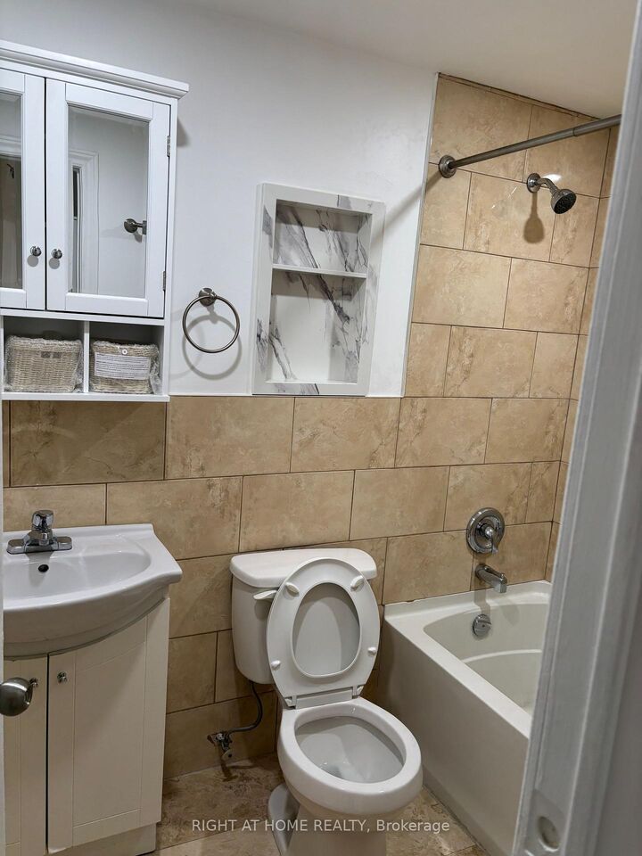 Property Photo: 611 Gerrard Street E Unit 8 ON M4M 1Y2