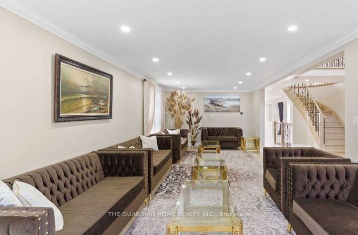 Property Photo:  101 McClellan Way  ON L4G 6M4 