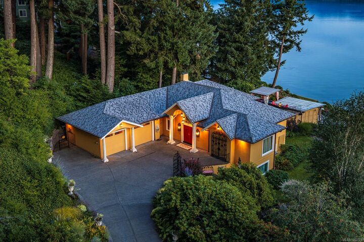 2299 Comox Ave — photo 1