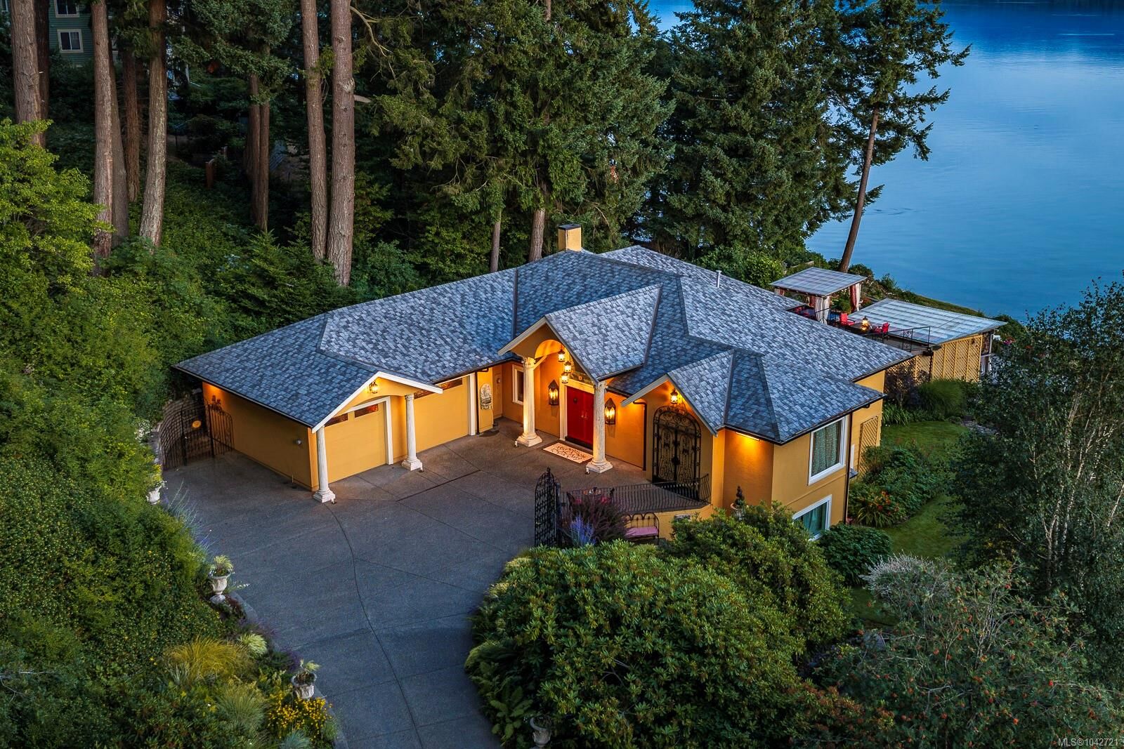Property Photo: 2299 Comox Ave BC V9M 1X6