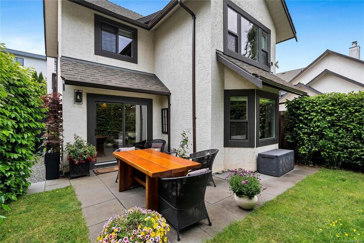 Property Photo: 977 Convent Pl #9 BC V8V 2Y9