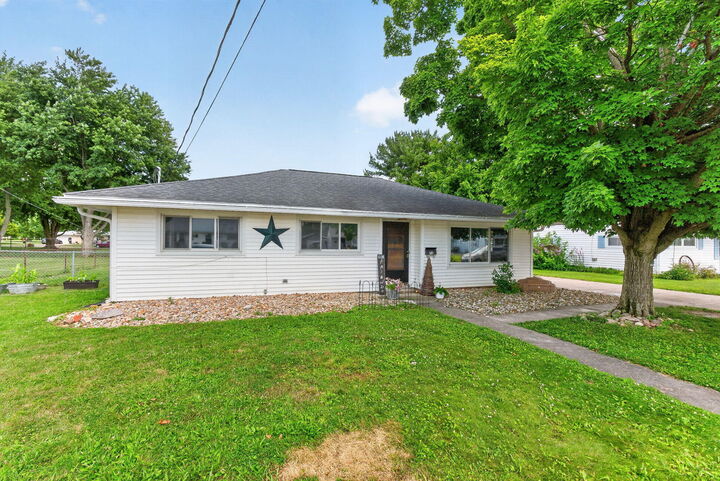 Property Photo:  72 E George Street  OH 43344 
